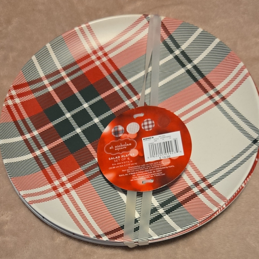 St. Nicholas Square Festive Plaid Plate